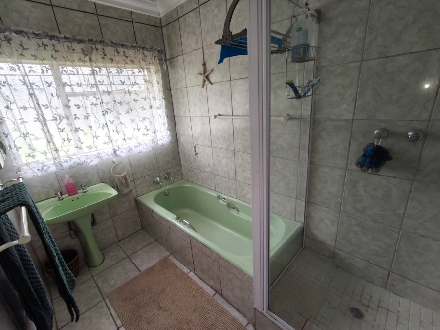 3 Bedroom Property for Sale in Safari Gardens North West